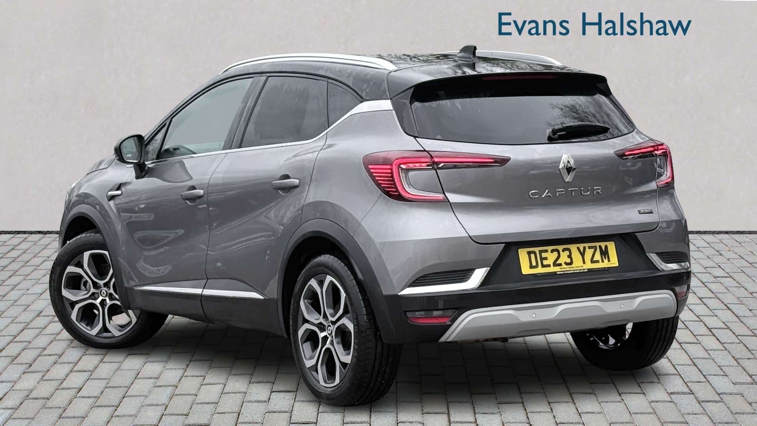Used Renault Captur for sale - 78104650: Photo 2