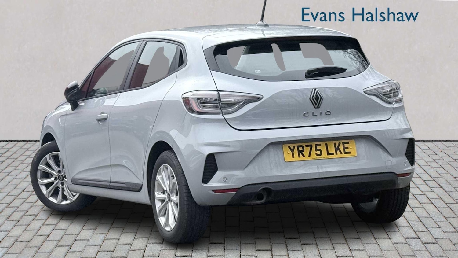Used Renault Clio 2025 for sale - 77858228: Photo 2