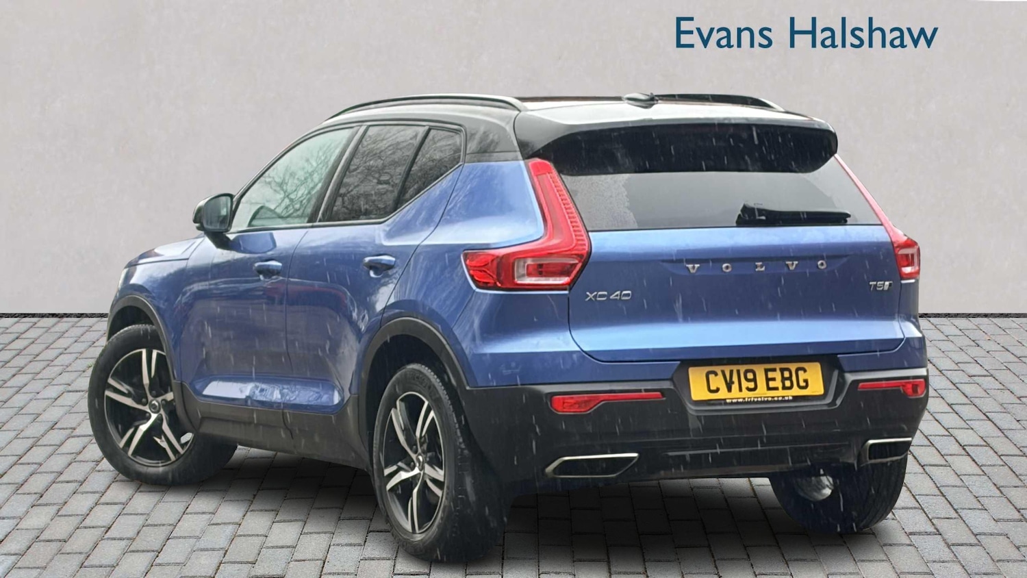 Used Volvo XC40 for sale - 77859054: Photo 2