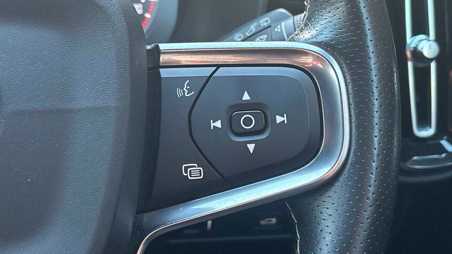 Used Volvo XC40 for sale - 77859054: Photo 26