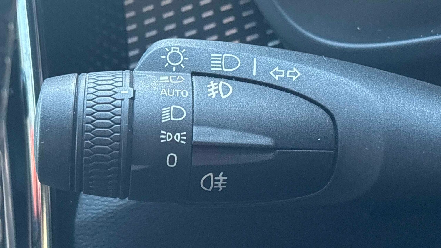 Used Volvo XC40 for sale - 77859054: Photo 28