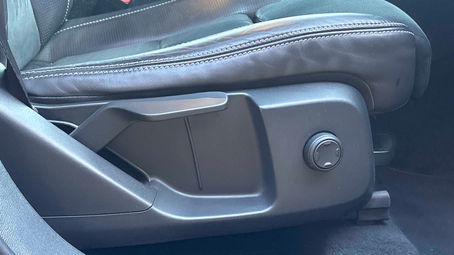 Used Volvo XC40 for sale - 77859054: Photo 30