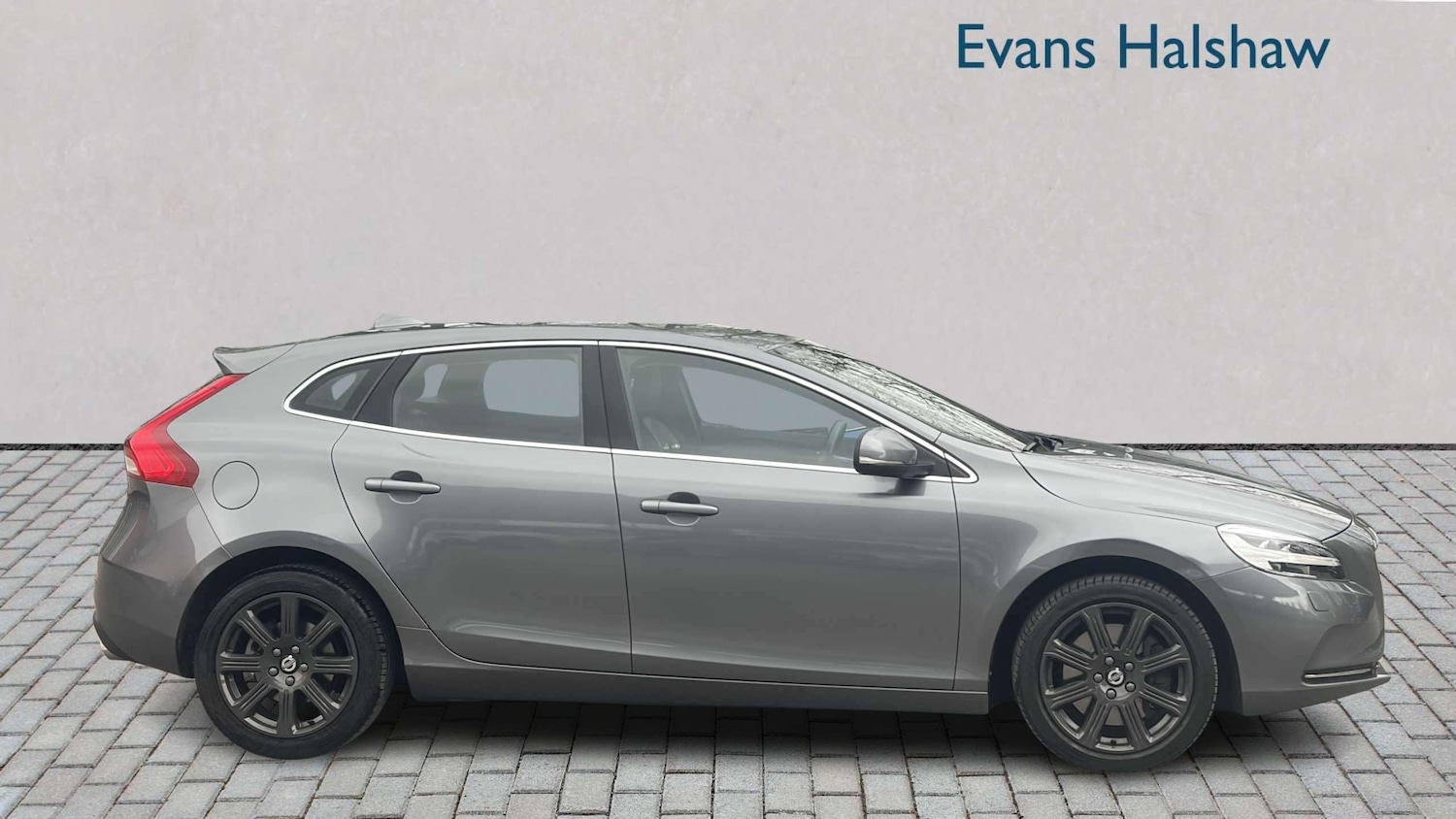 Used Volvo V40 2017 for sale - 78188134: Photo 4