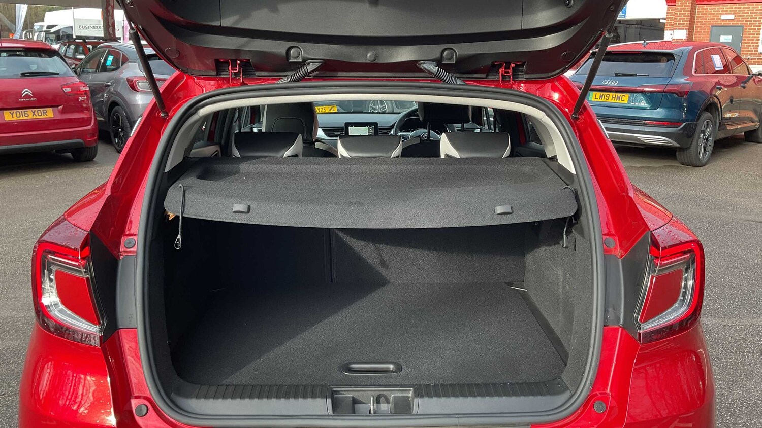 Used Renault Captur for sale - 77862512: Photo 13