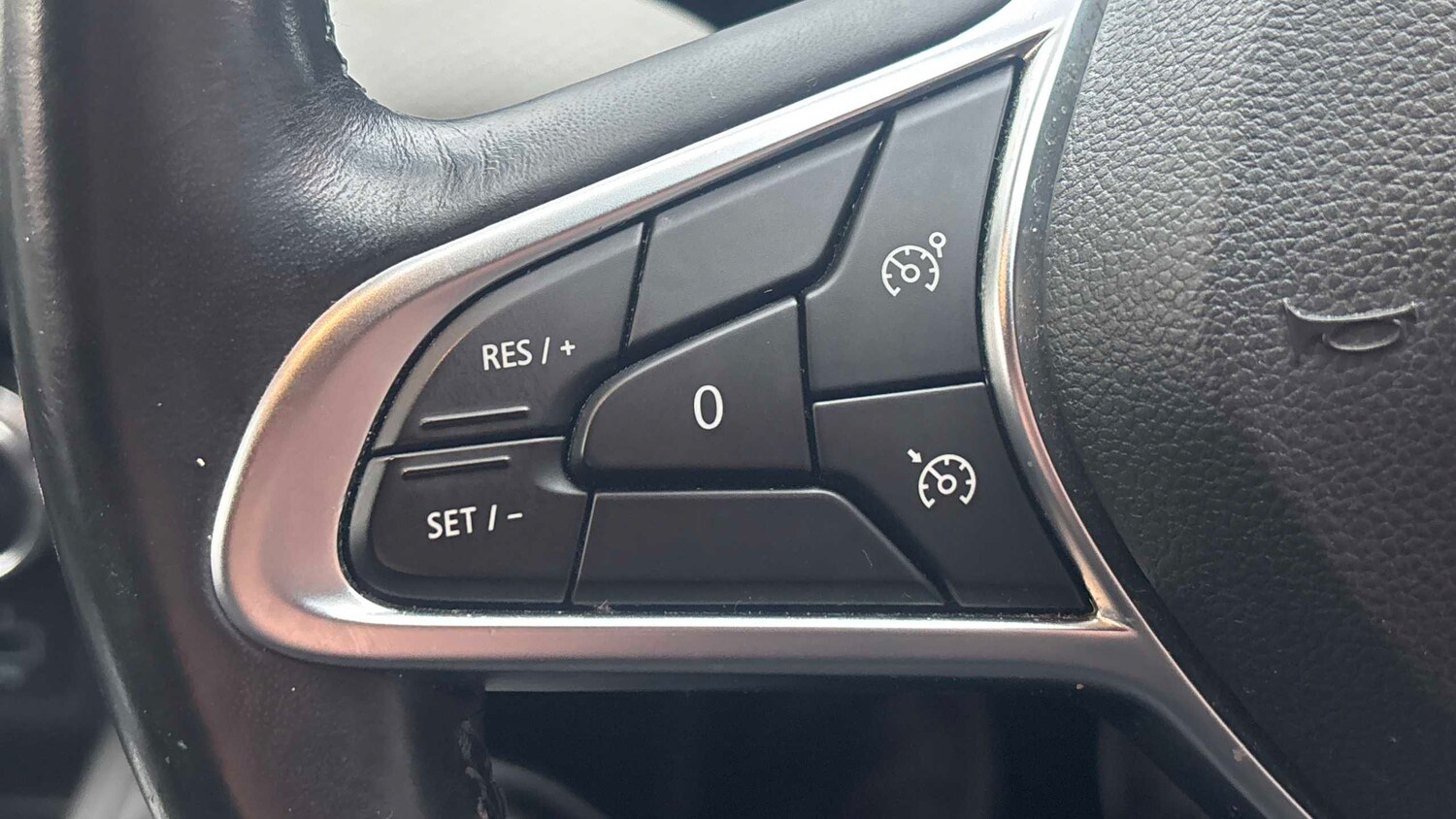 Used Renault Clio 2020 for sale - 77859566: Photo 24