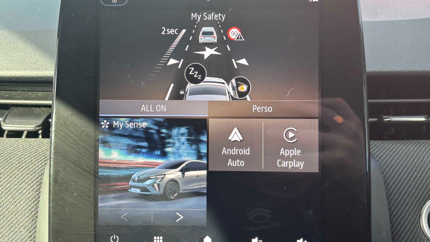 Used Renault Clio 2025 for sale - 77857555: Photo 16