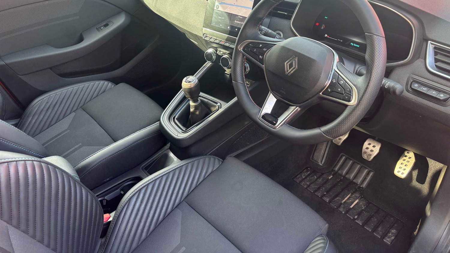 Used Renault Clio 2025 for sale - 77857555: Photo 2