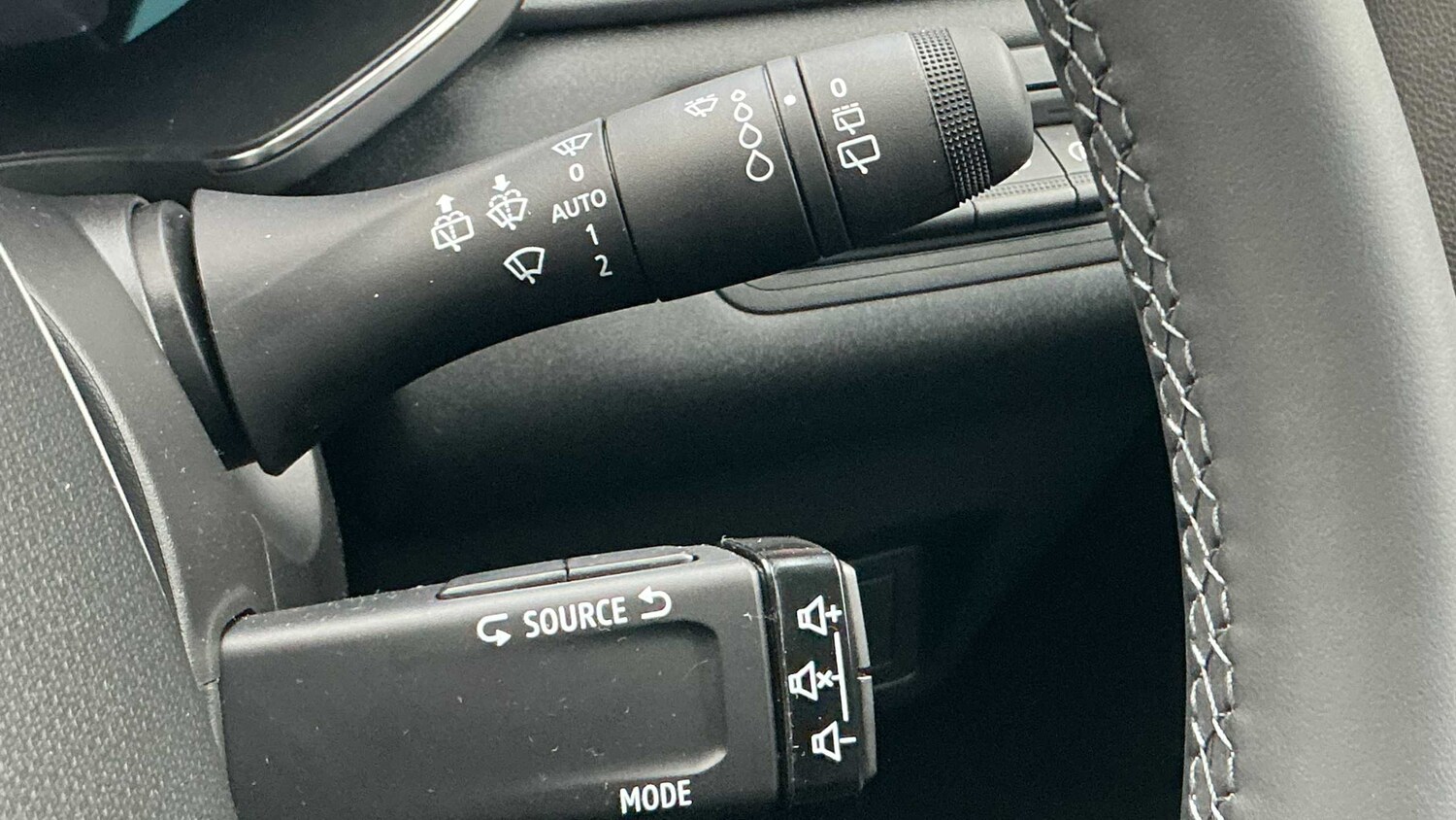 Used Renault Captur for sale - 77860804: Photo 16