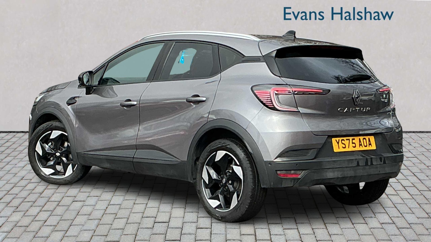 Used Renault Captur for sale - 77860804: Photo 2