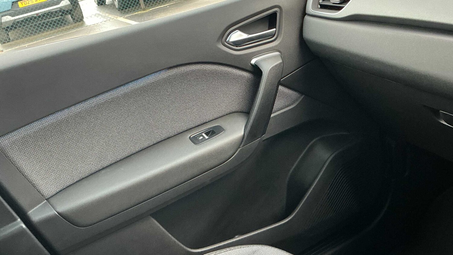 Used Renault Captur for sale - 77860804: Photo 22