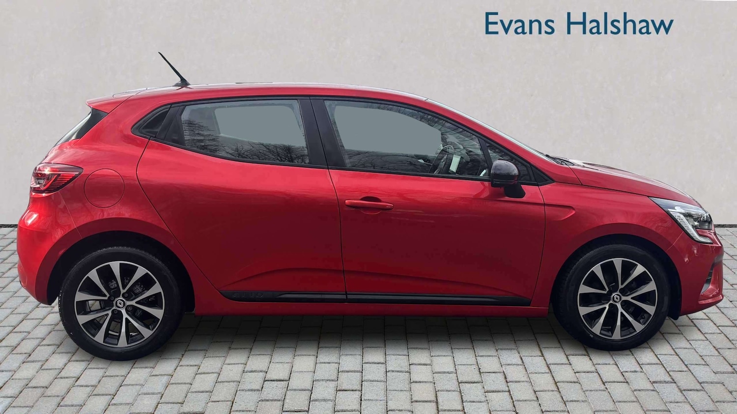 Used Renault Clio 2023 for sale - 77859472: Photo 4