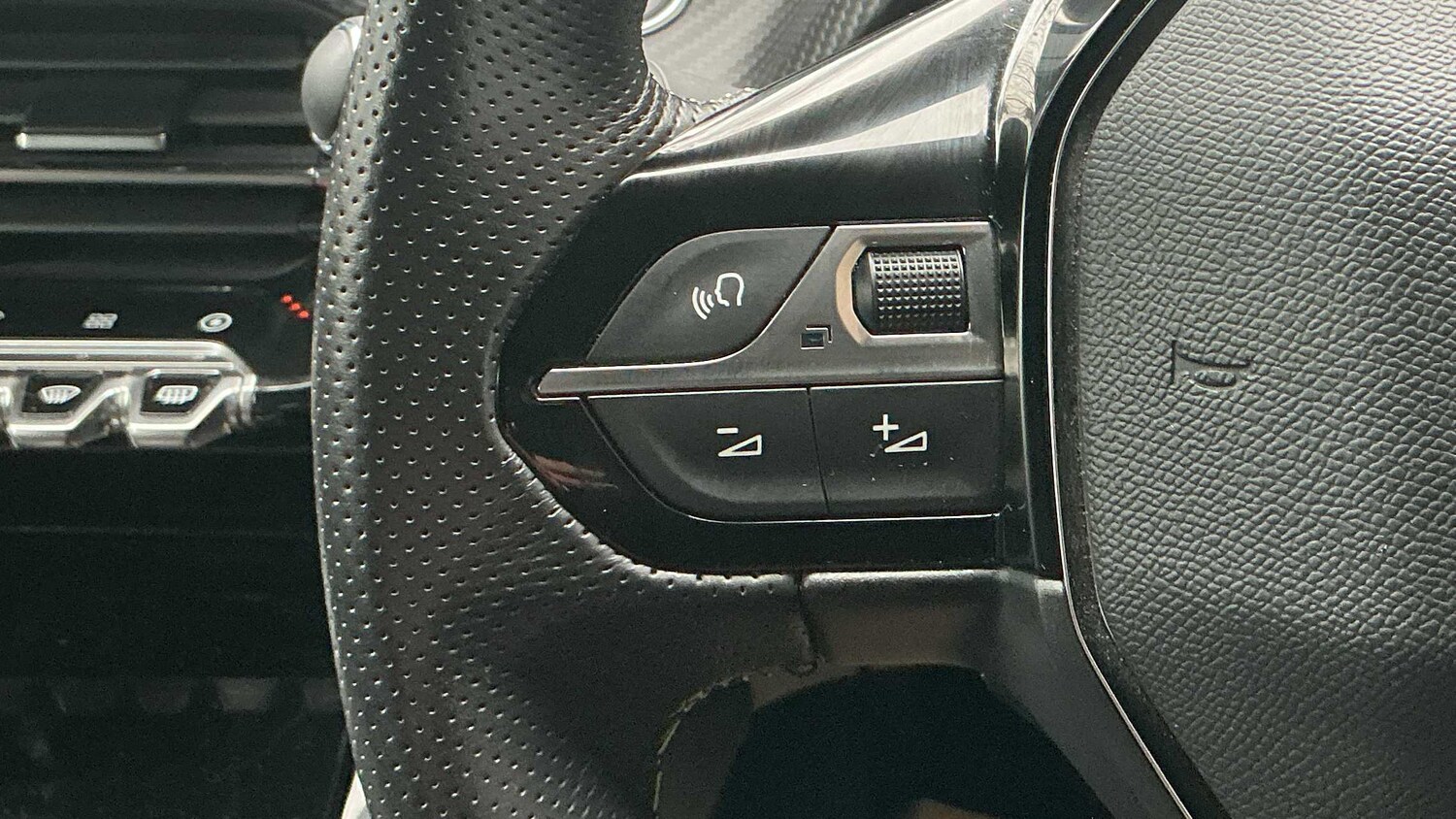 Used Peugeot 2008 for sale - 77858391: Photo 17