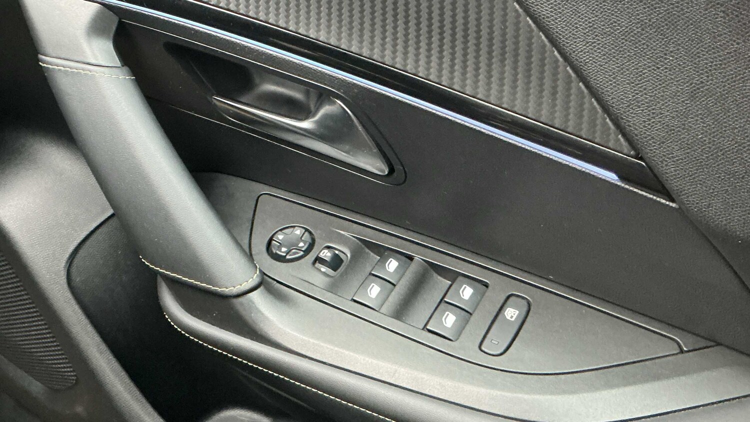 Used Peugeot 2008 for sale - 77858391: Photo 25