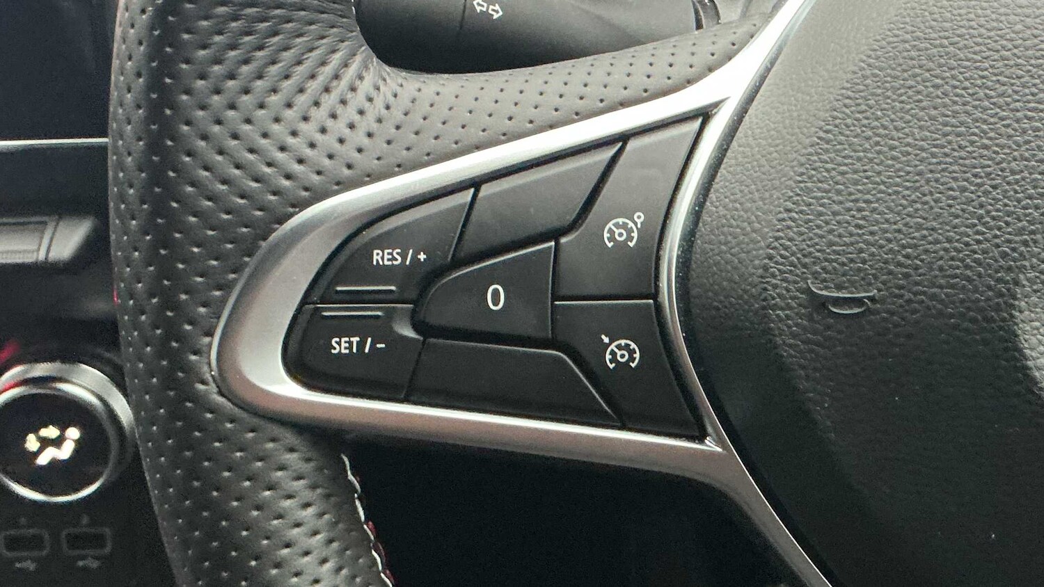 Used Renault Clio 2023 for sale - 77858684: Photo 8