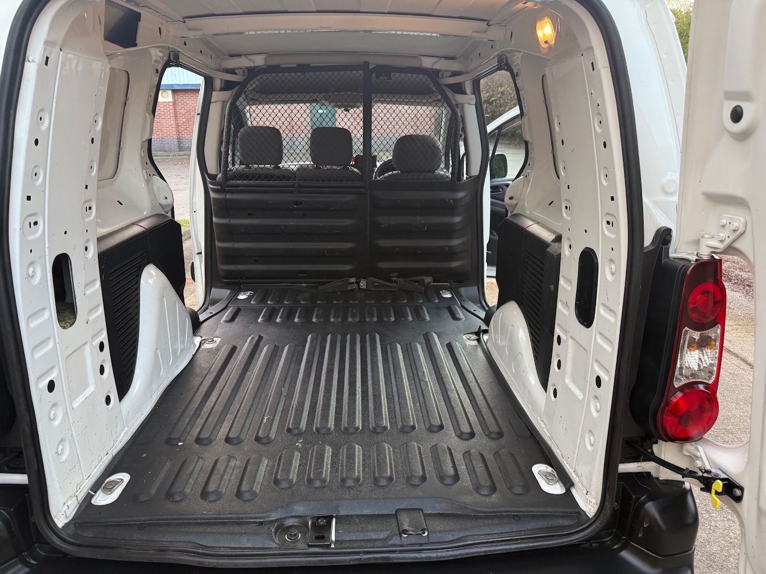 Used Peugeot Partner 2016 for sale - 76780554: Photo 10