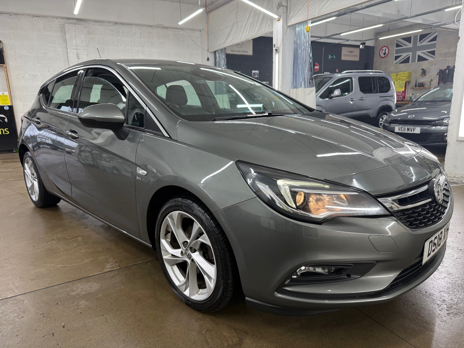 Used Vauxhall Astra 2018 for sale - 76950928: Photo 1