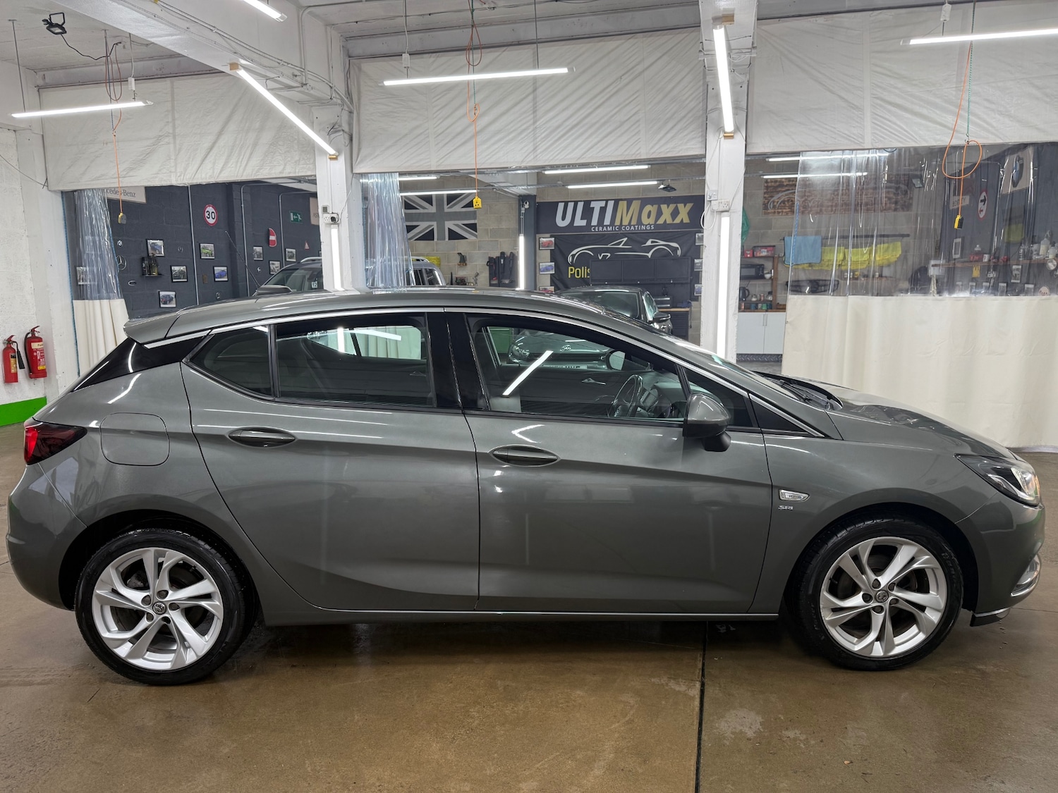 Used Vauxhall Astra 2018 for sale - 76950928: Photo 2