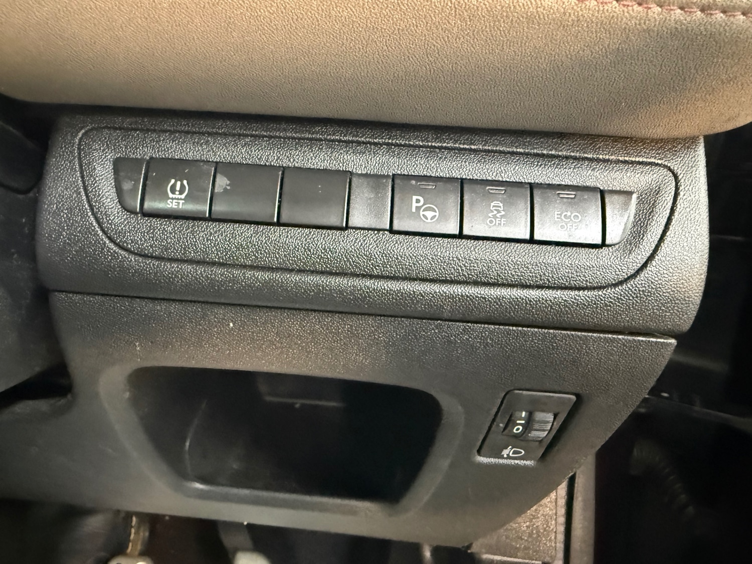 Used Peugeot 208 2015 for sale - 77116309: Photo 13