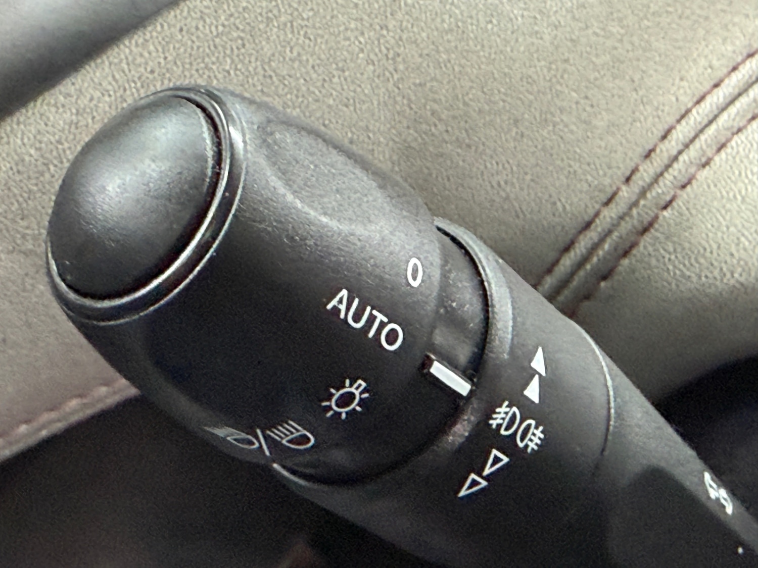 Used Peugeot 208 2015 for sale - 77116309: Photo 15