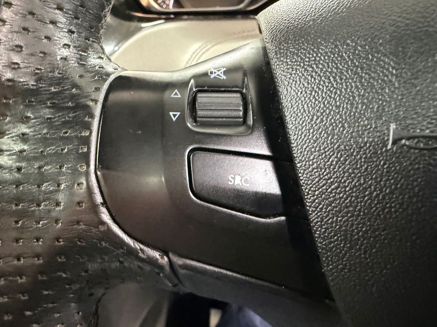 Used Peugeot 208 2015 for sale - 77116309: Photo 17