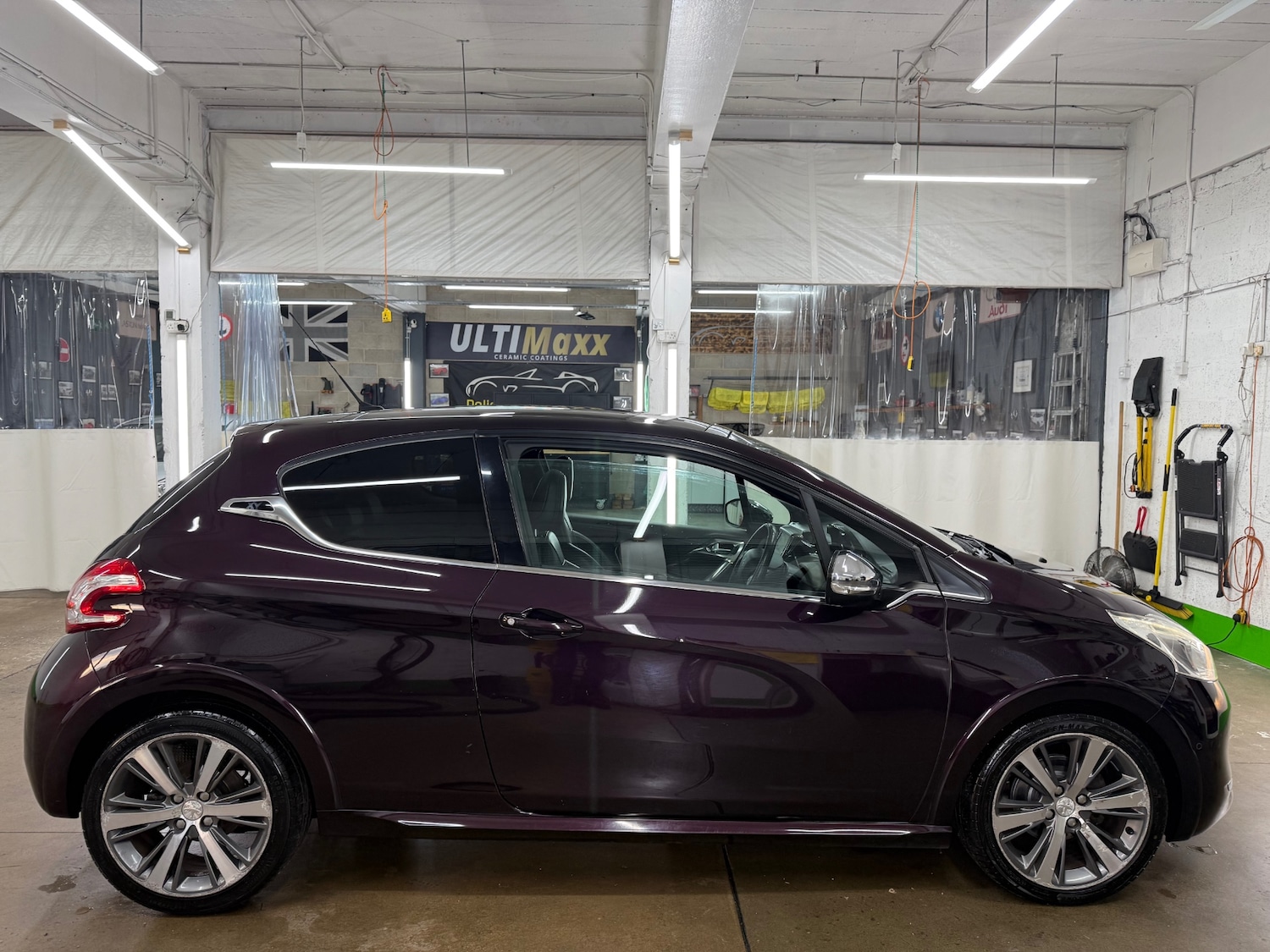 Used Peugeot 208 2015 for sale - 77116309: Photo 2