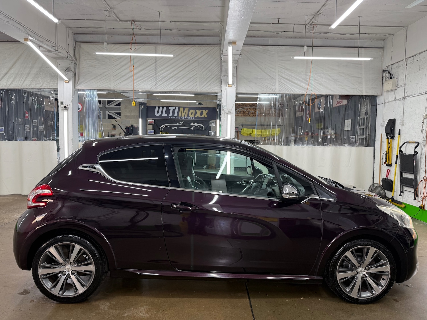 Used Peugeot 208 2015 for sale - 77116309: Photo 3