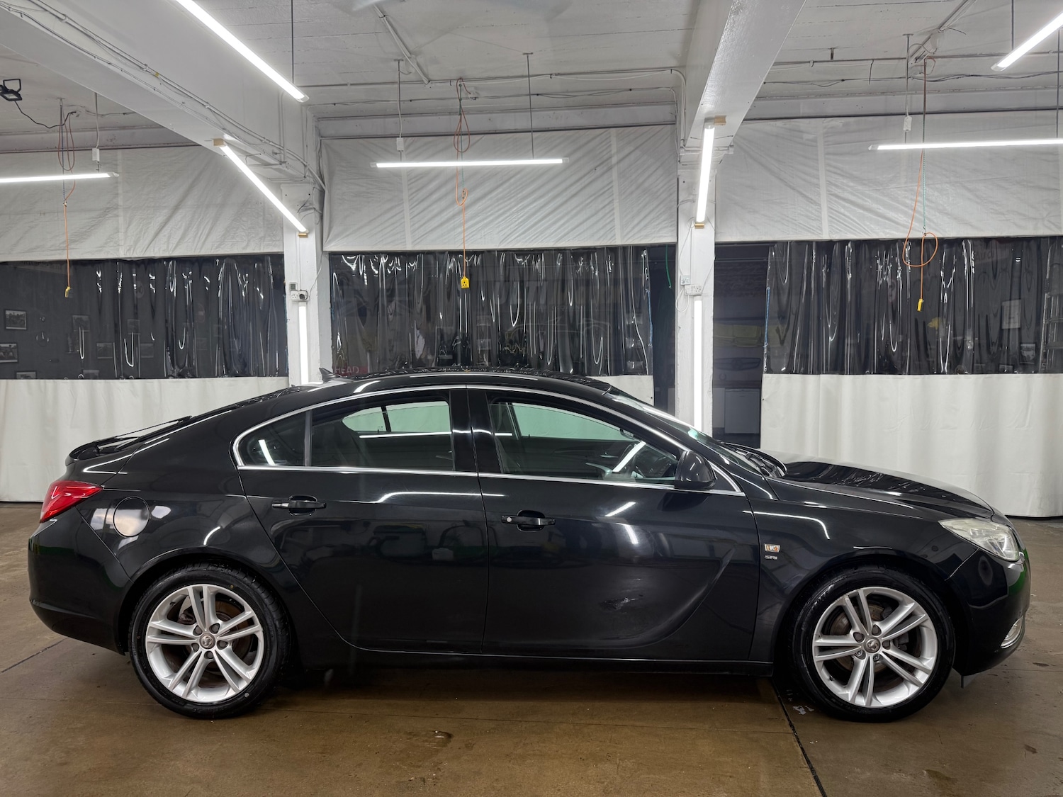 Used Vauxhall Insignia 2010 for sale - 76626517: Photo 2