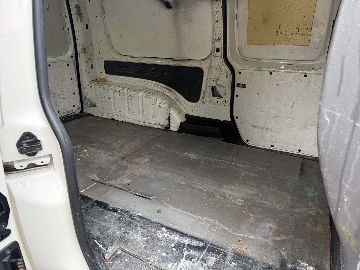 Used Volkswagen Caddy Maxi 2014 for sale - 77846509: Photo 8