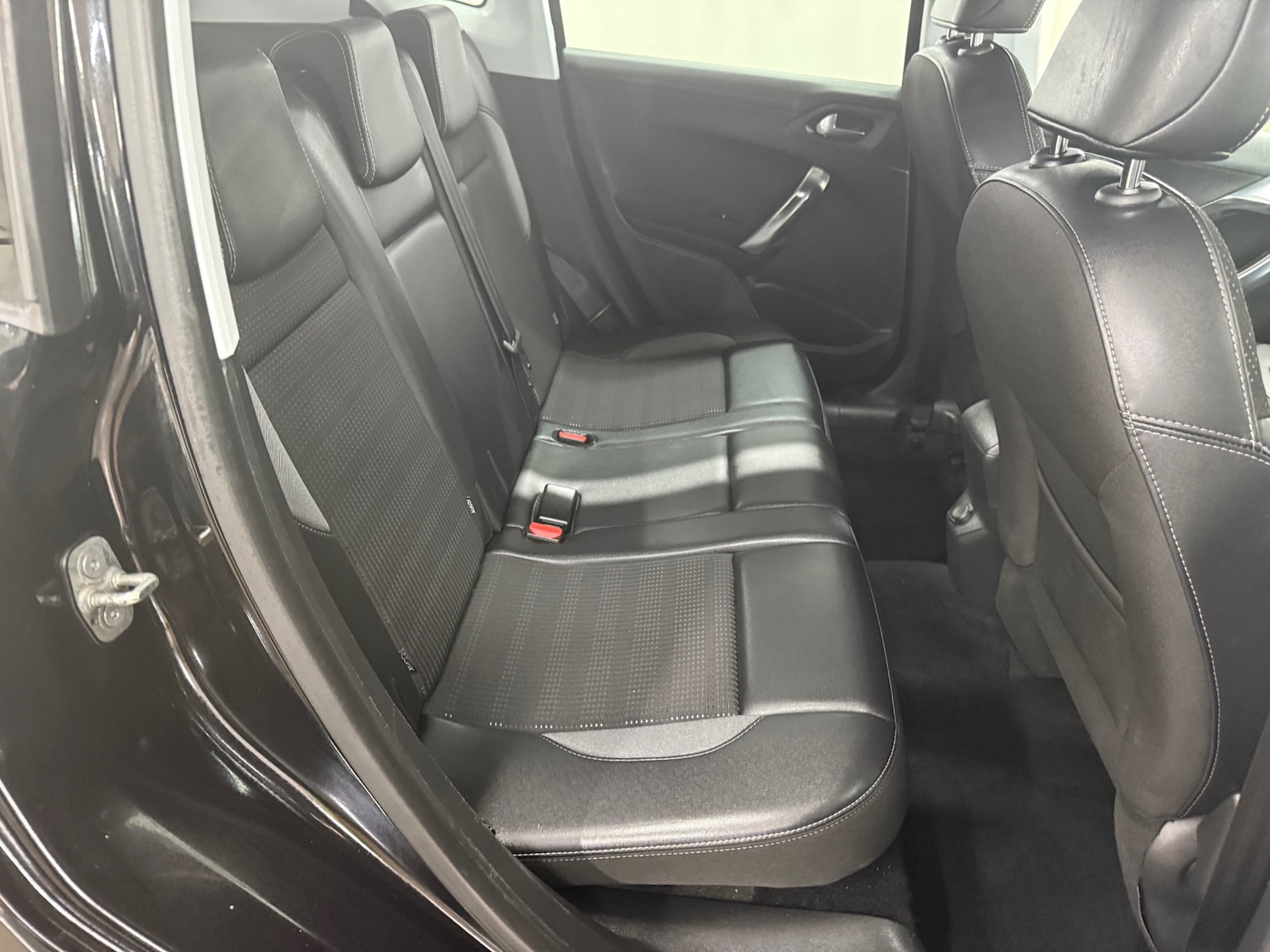 Used Peugeot 2008 2017 for sale - 76533614: Photo 8