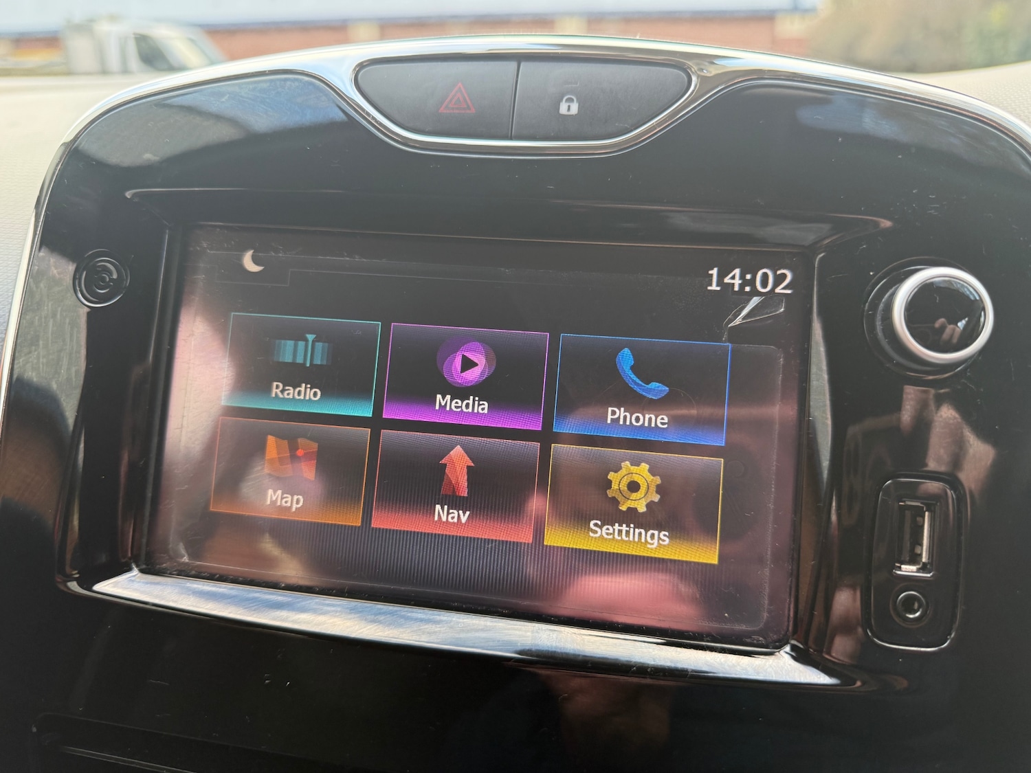 Used Renault Clio 2014 for sale - 76897160: Photo 18