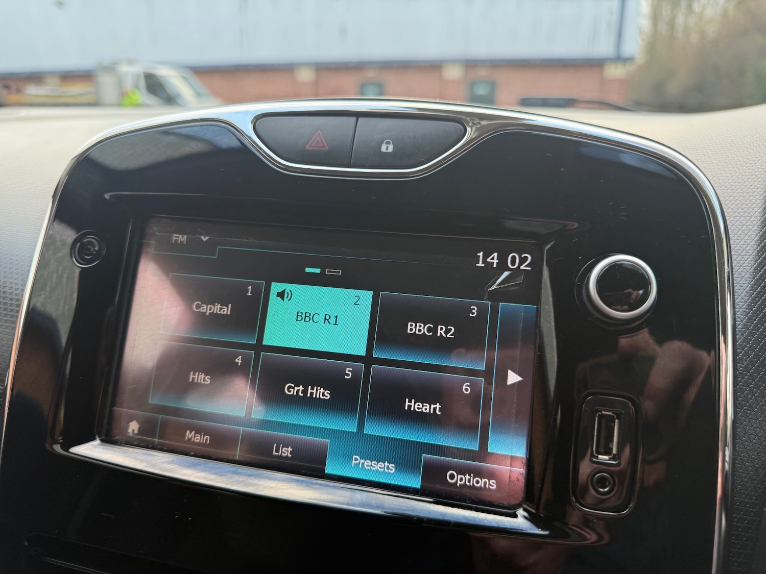 Used Renault Clio 2014 for sale - 76897160: Photo 19