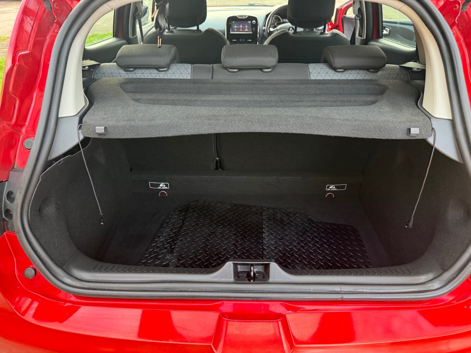 Used Renault Clio 2014 for sale - 76897160: Photo 9