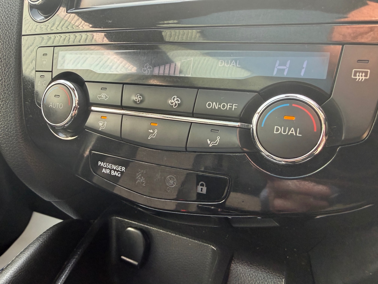 Used Nissan Qashqai 2015 for sale - 77763052: Photo 17