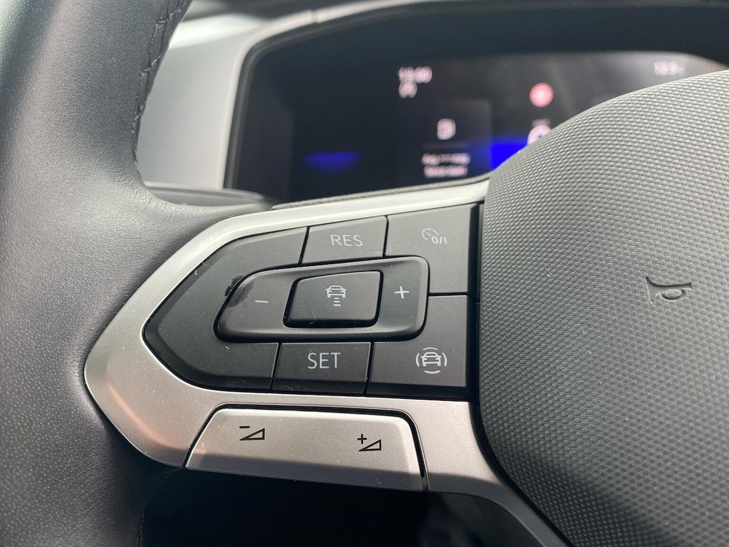 Used Volkswagen T-Roc 2025 for sale - 75956176: Photo 26