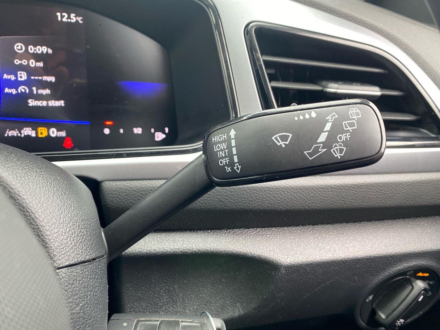 Used Volkswagen T-Roc 2025 for sale - 75956176: Photo 27