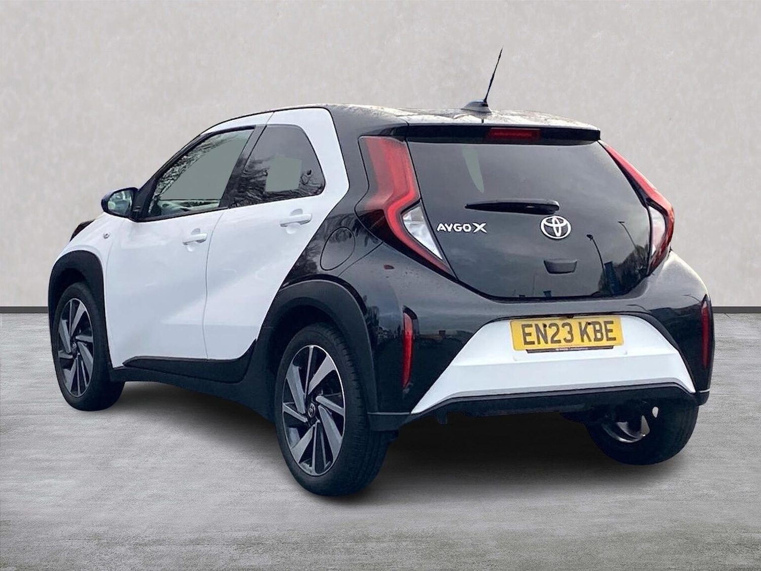 Used Toyota Aygo X 2023 for sale - 77024259: Photo 2