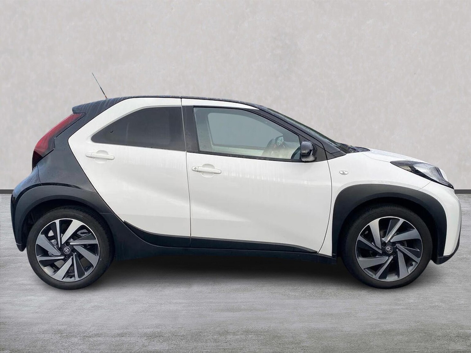 Used Toyota Aygo X 2023 for sale - 77024259: Photo 3