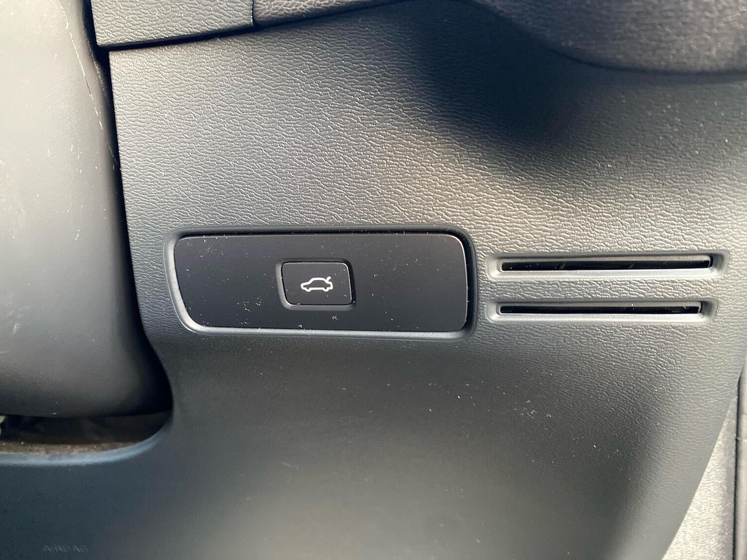 Used Volvo XC40 2024 for sale - 77488944: Photo 25