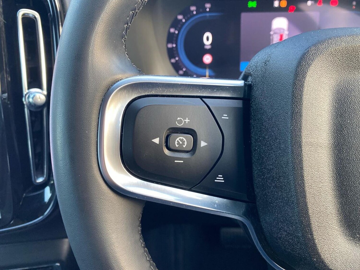 Used Volvo XC40 2024 for sale - 77488944: Photo 27