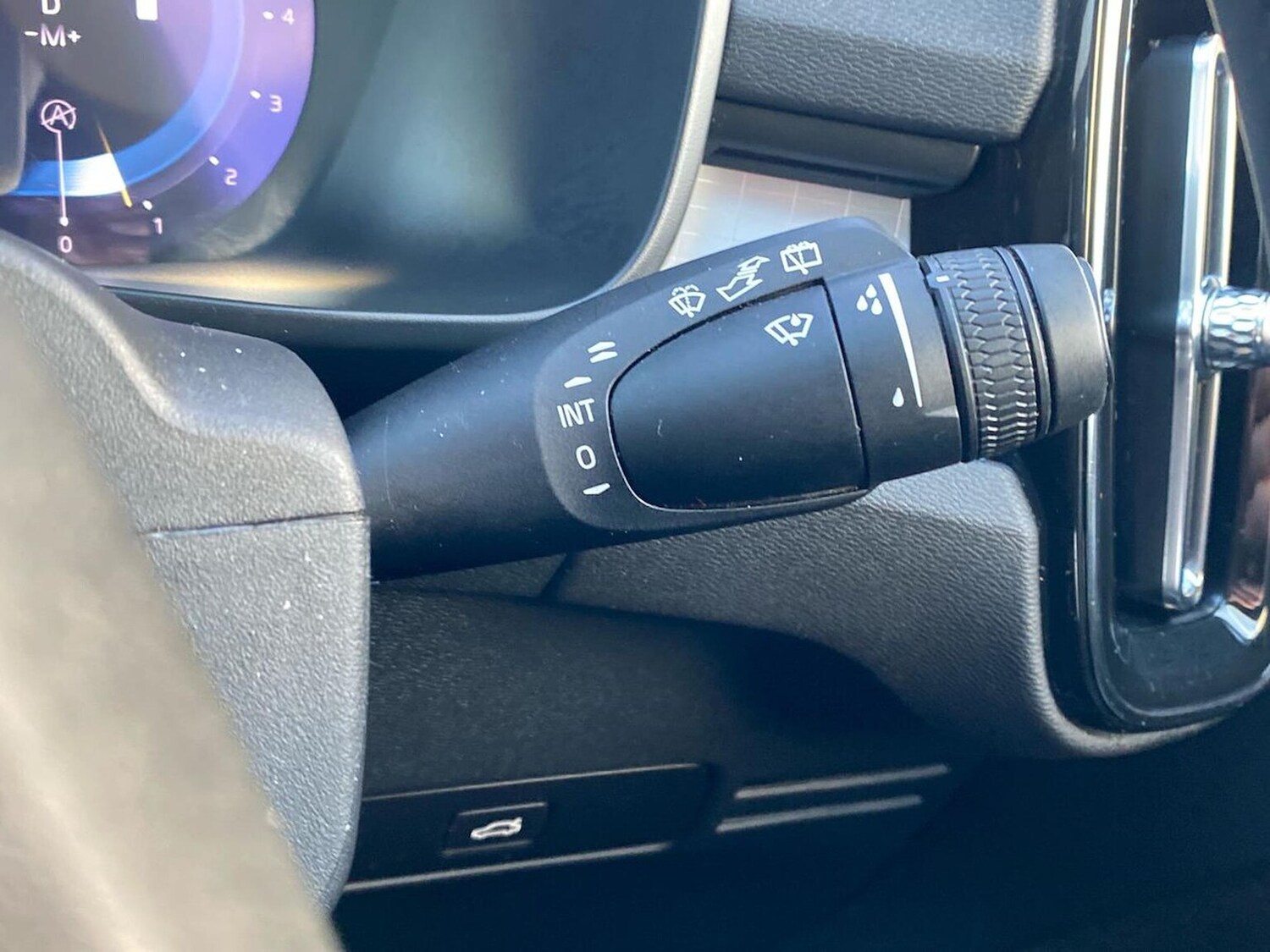 Used Volvo XC40 2024 for sale - 77488944: Photo 28