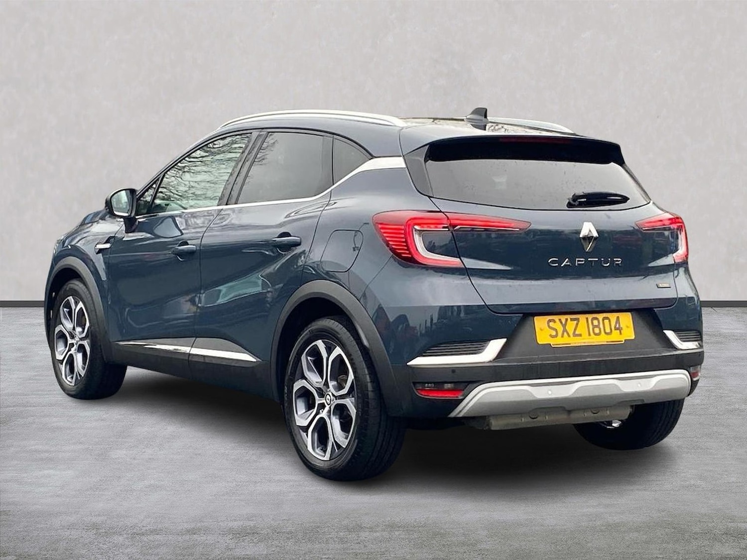 Used Renault Captur 2023 for sale - 78053537: Photo 2