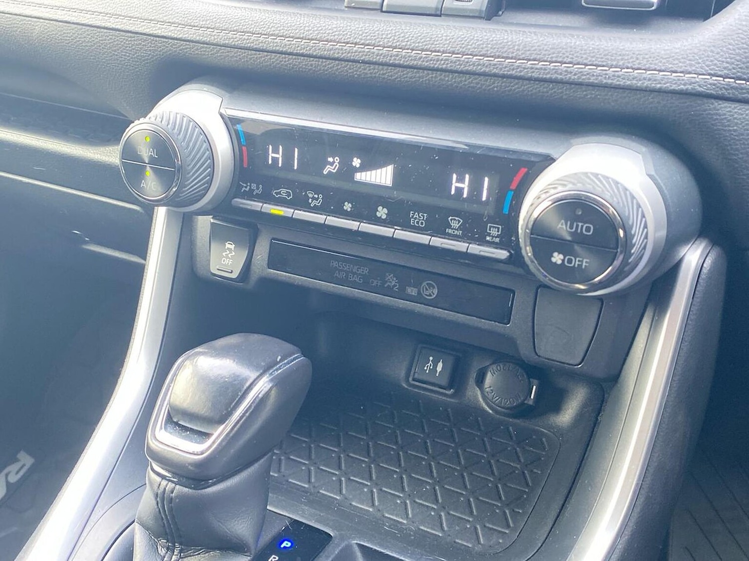 Used Toyota RAV4 2019 for sale - 76566527: Photo 12