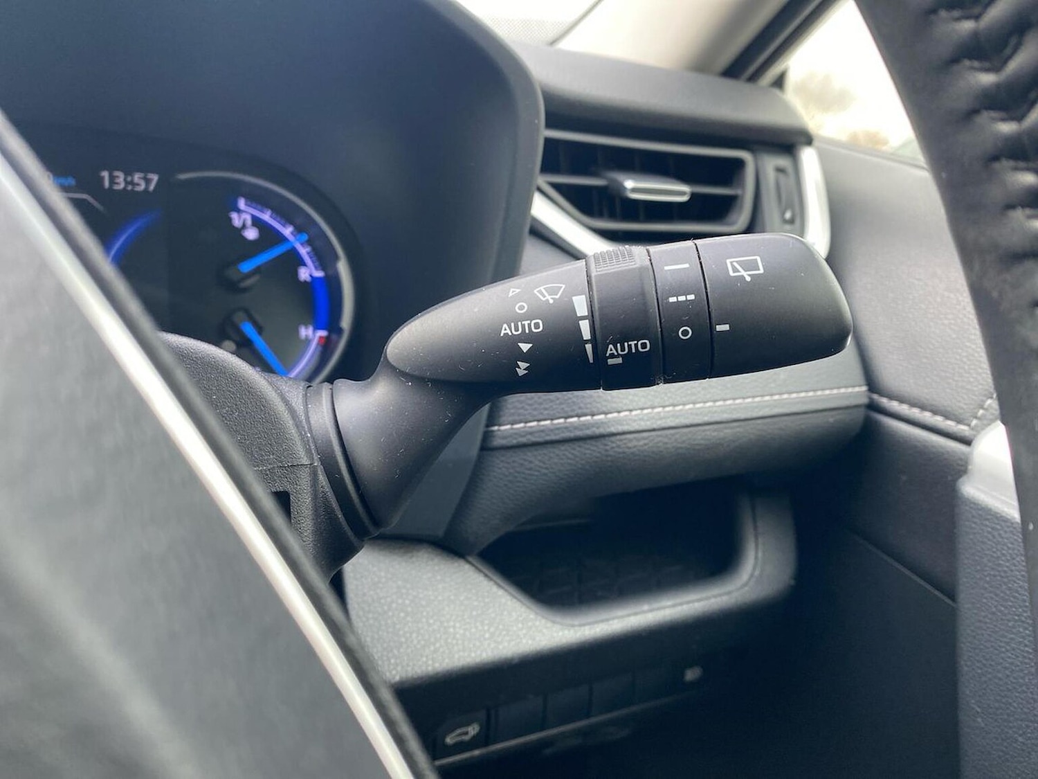 Used Toyota RAV4 2019 for sale - 76566527: Photo 28