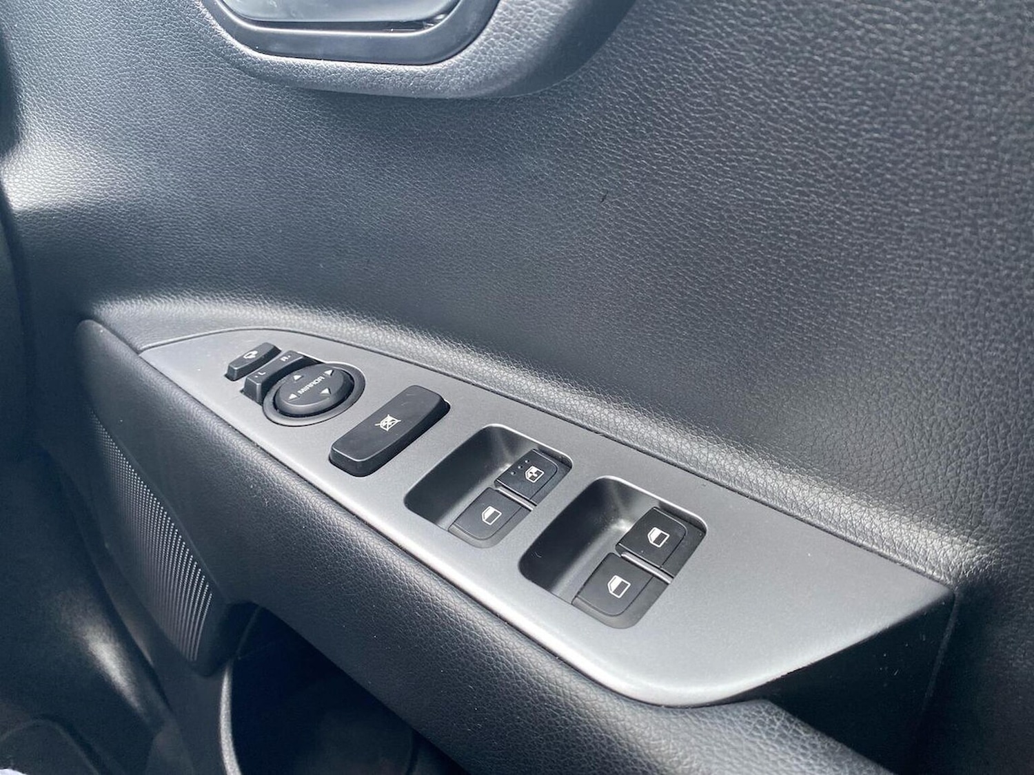 Used Kia Stonic 2021 for sale - 76490725: Photo 21