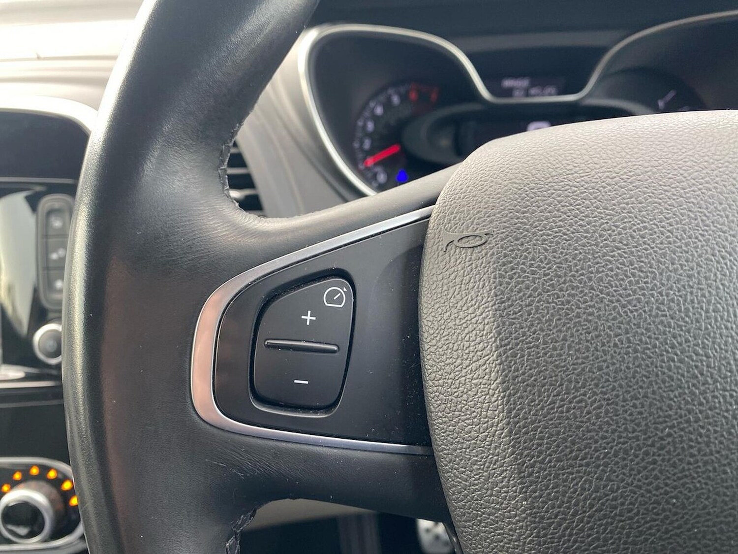 Used Renault Captur 2020 for sale - 76566544: Photo 25