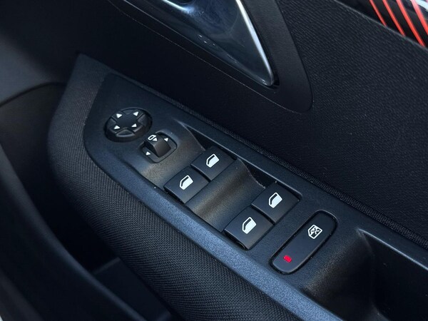 Used Peugeot 208 2022 for sale - 76243159: Photo 21