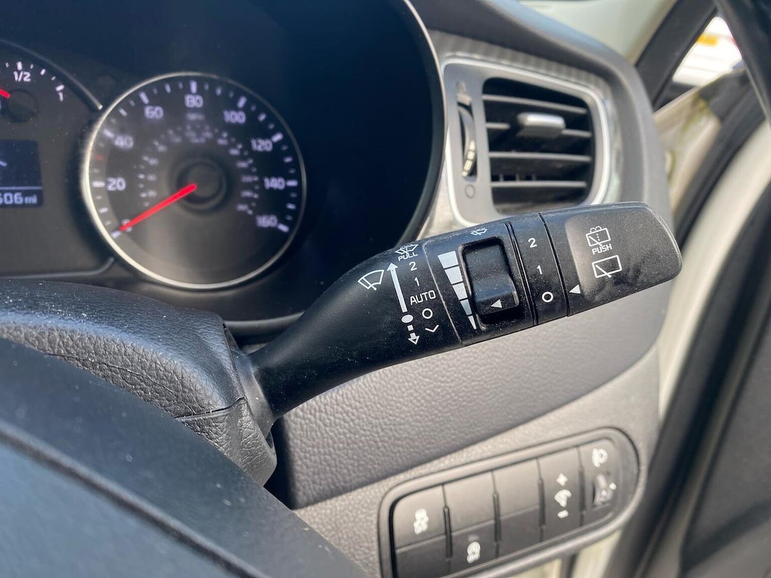 Used Kia Carens 2017 for sale - 78183059: Photo 30