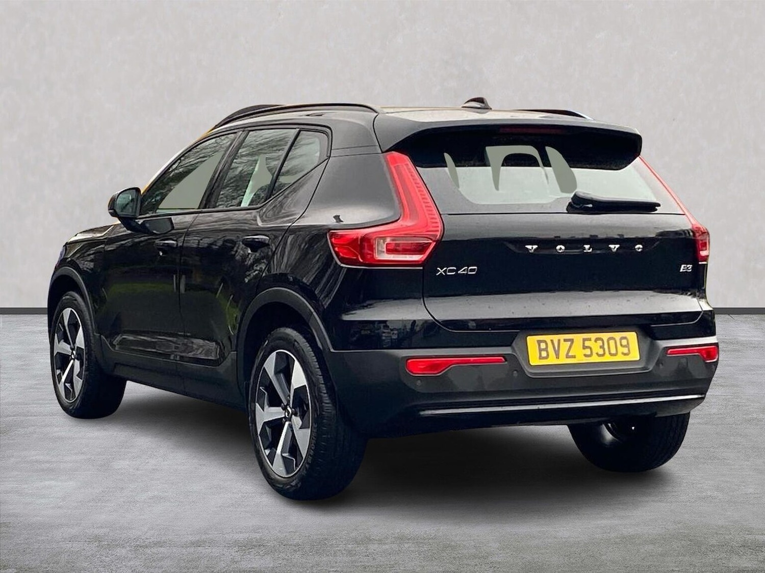 Used Volvo XC40 2024 for sale - 77488136: Photo 2