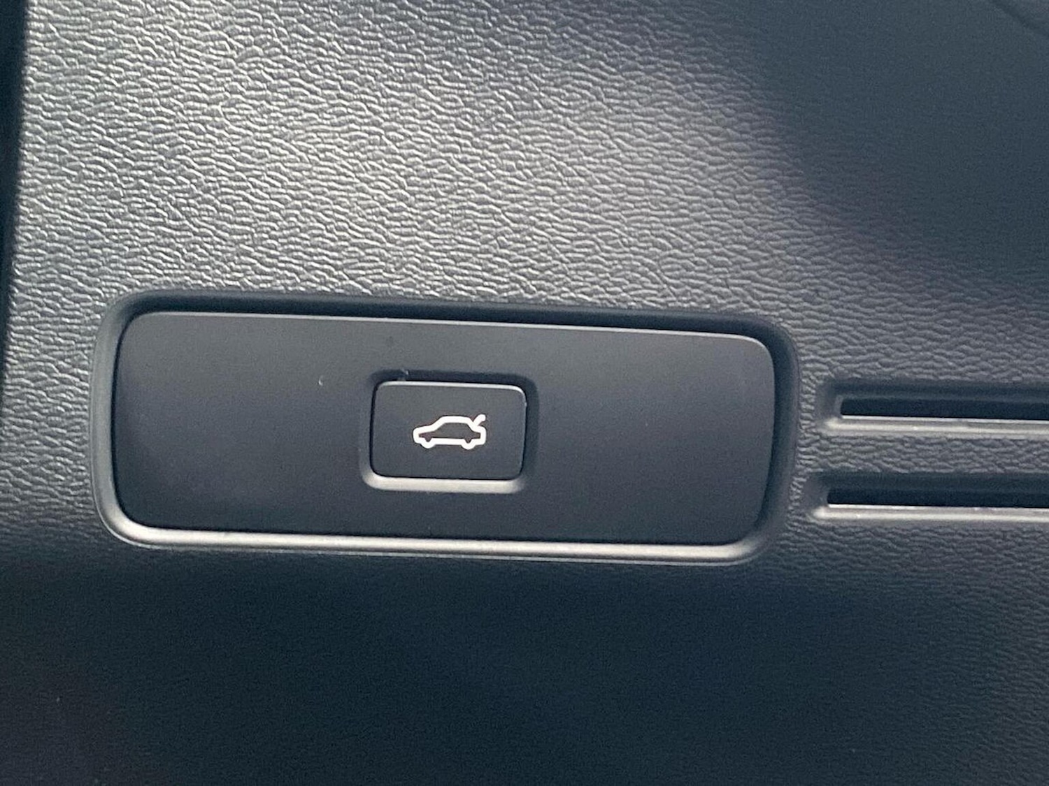 Used Volvo XC40 2024 for sale - 77488136: Photo 25