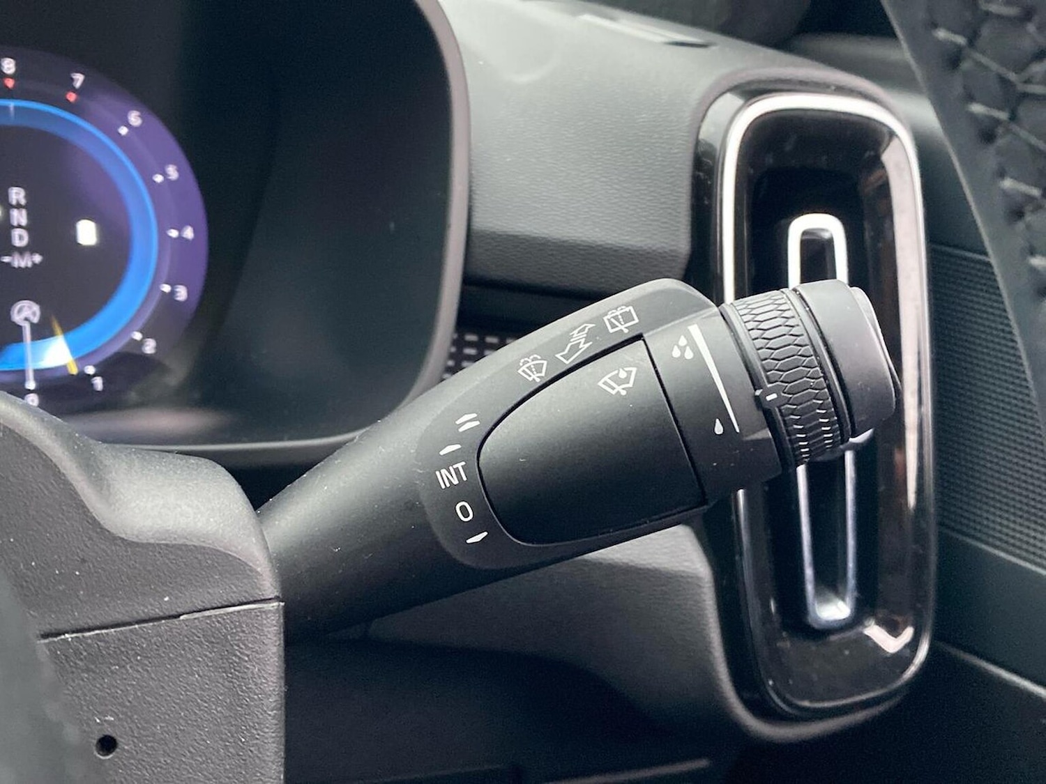 Used Volvo XC40 2024 for sale - 77488136: Photo 28